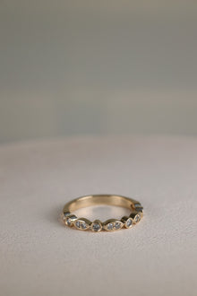 Yellow gold art deco round brilliant diamond ring