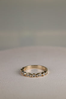 Yellow gold art deco round brilliant diamond ring